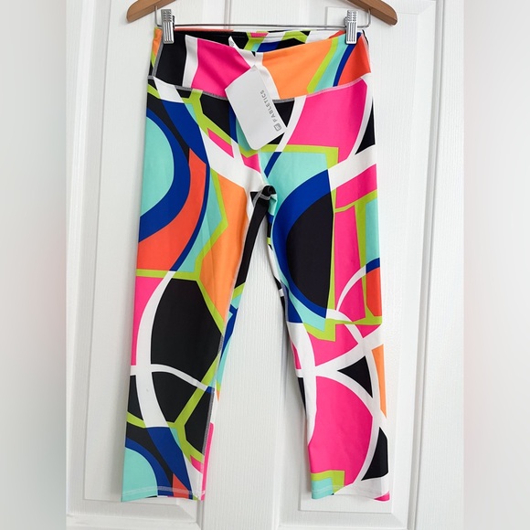 NWT! Fabletics Salar Capri Yoga Leggings Pants Print $65 X-Small XS‎ Small S - Picture 1 of 4